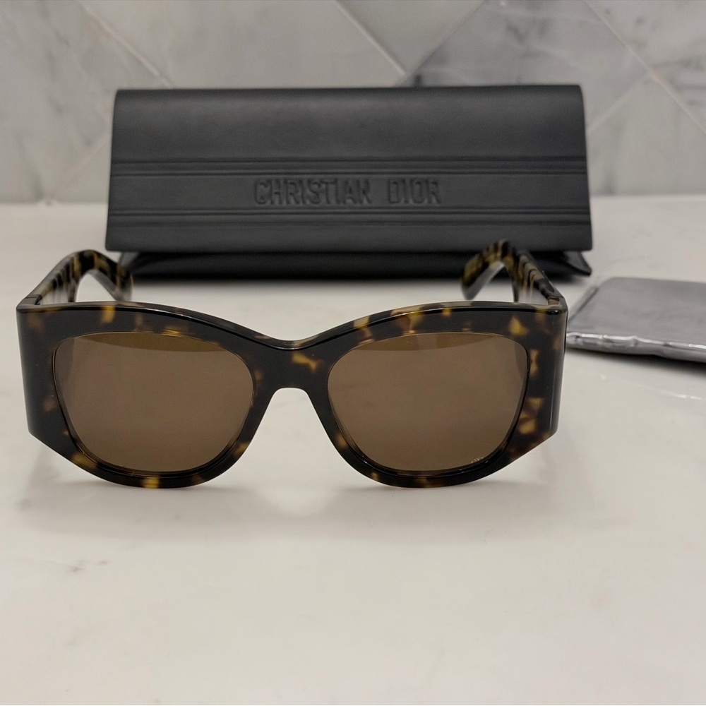 ❌SOLD❌ DIOR Brown Tortoise Sunglasses - Picture 10 of 11